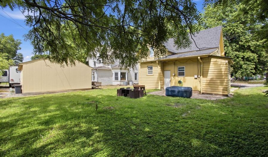 117 N 10th St, Beatrice, NE 68310 - 3 Beds, 2 Bath