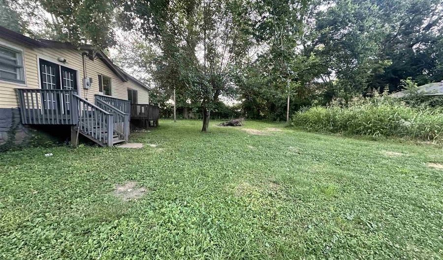 736 Maple St, Auburn, KY 42206 - 5 Beds, 3 Bath