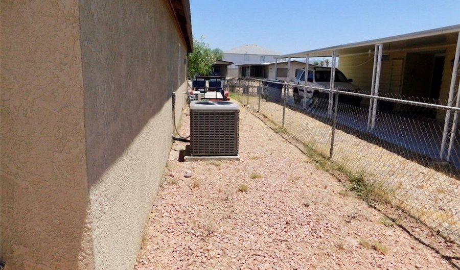 1647 Lynn Dr, Bullhead City, AZ 86442 - 3 Beds, 2 Bath