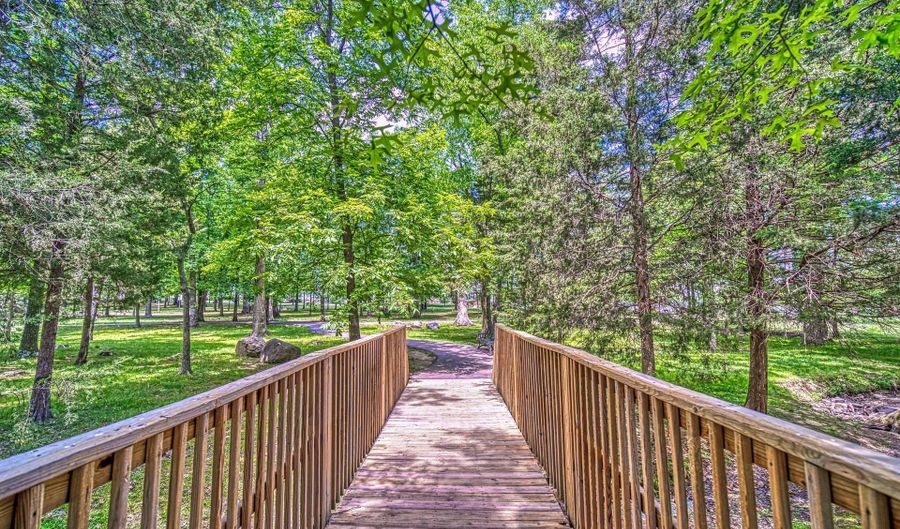 42265 HAMPTON WOODS Ter, Brambleton, VA 20148 - 3 Beds, 4 Bath