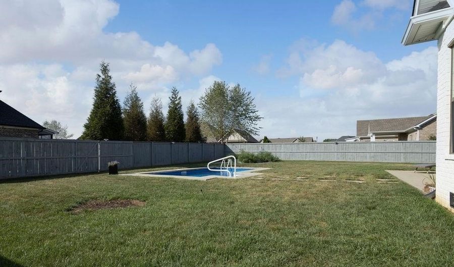 8691 Drakes Blvd, Bowling Green, KY 42122 - 4 Beds, 3 Bath