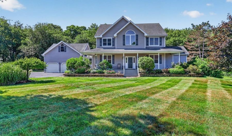 7 Tinker Pond Rd, Bolton, CT 06043 - 4 Beds, 3 Bath