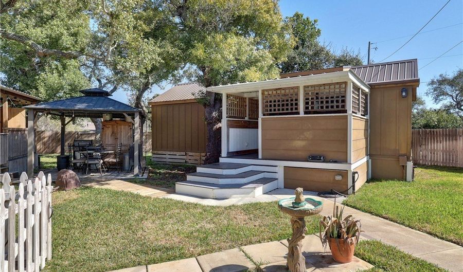 1045 N McCampbell, Aransas Pass, TX 78336 - 2 Beds, 2 Bath