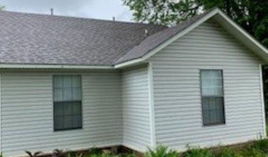706 S 5th St, Augusta, AR 72006 - 2 Beds, 1 Bath