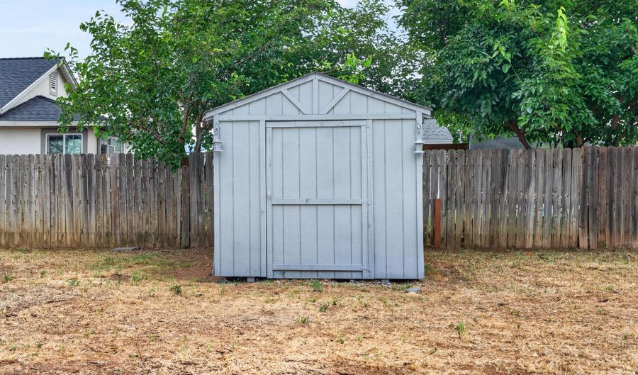2896 East St, Anderson, CA 96007 - 2 Beds, 1 Bath