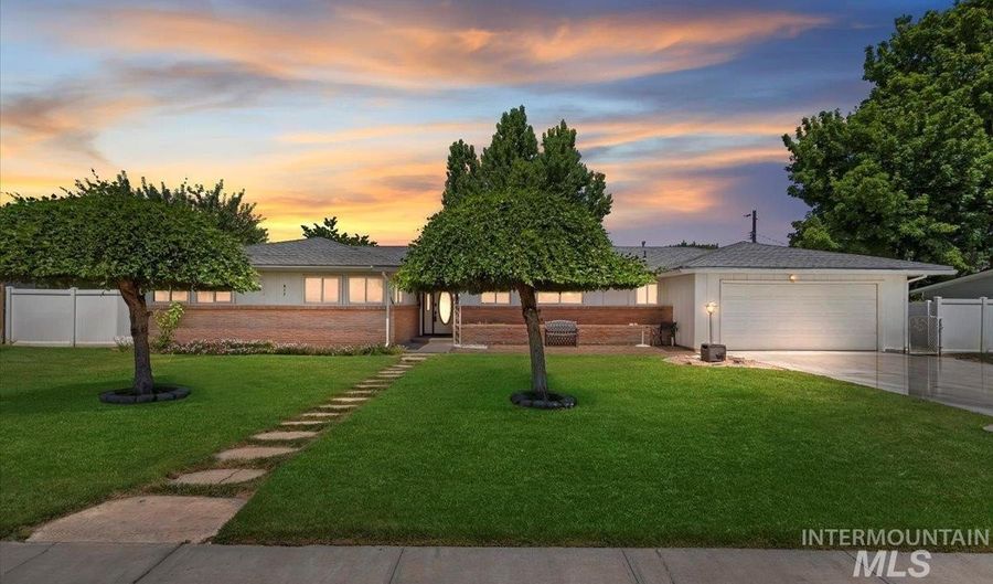 611 E Dewey Ln, Caldwell, ID 83607 - 3 Beds, 2 Bath