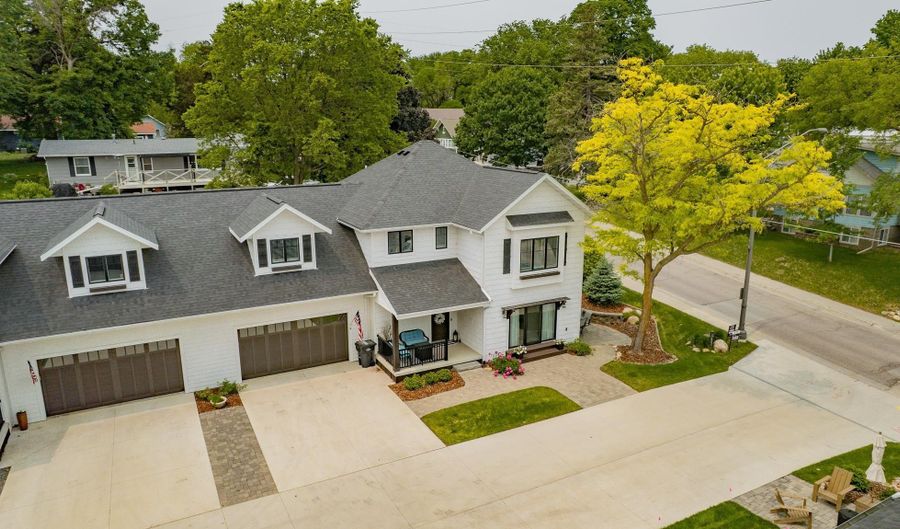 171 Linden Dr. A, Arnolds Park, IA 51331 - 6 Beds, 2 Bath