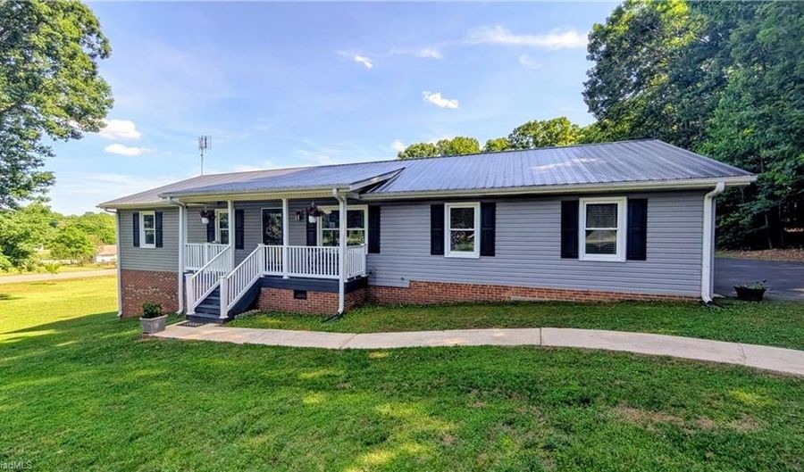 2474 Woodridge Dr, Asheboro, NC 27205 - 3 Beds, 2 Bath
