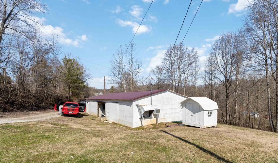 230 Stephen Trace Rd, Barbourville, KY 40906 - 4 Beds, 3 Bath
