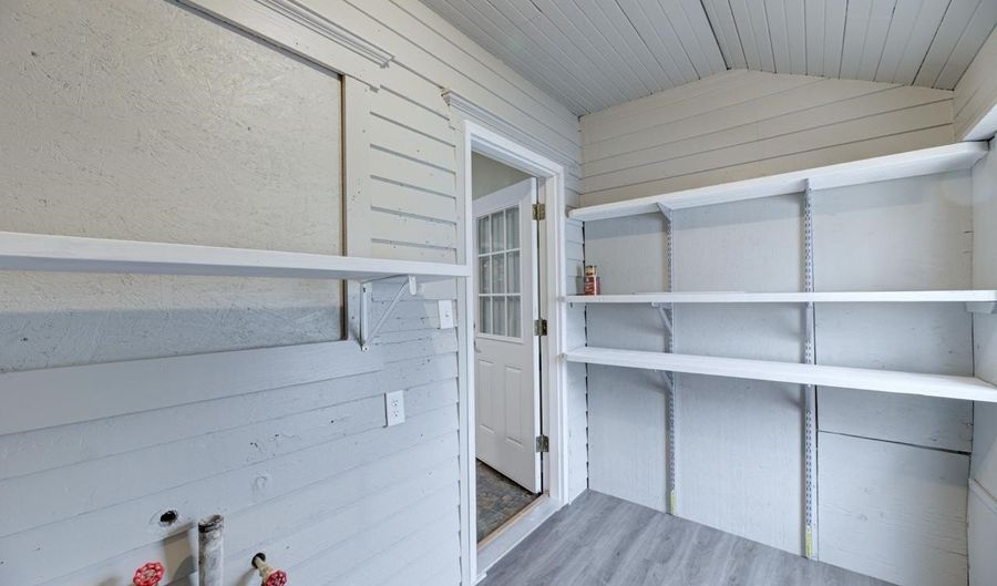 411 W Chestnut Ave, Arkansas City, KS 67005 - 3 Beds, 1 Bath