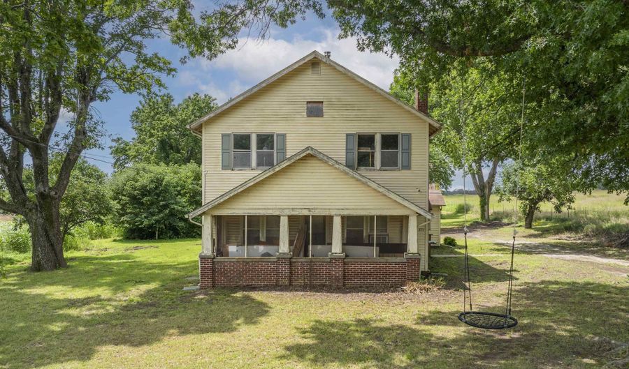 10371 292nd Rd, Arkansas City, KS 67005 - 5 Beds, 2 Bath