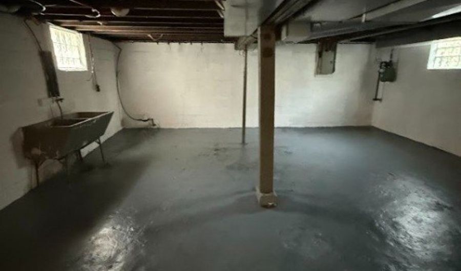 359 Booth Ave, Akron, OH 44305 - 2 Beds, 1 Bath