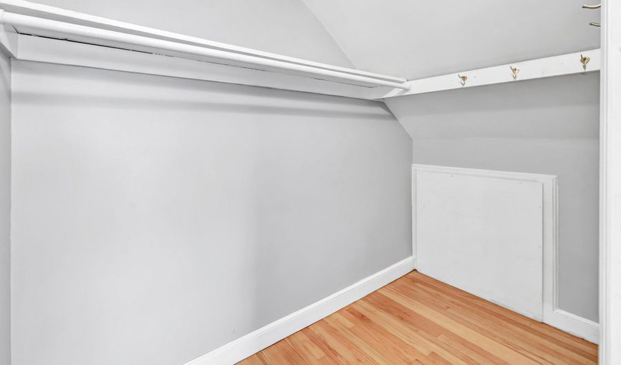 84 Oxford St, Bridgeport, CT 06606 - 3 Beds, 2 Bath