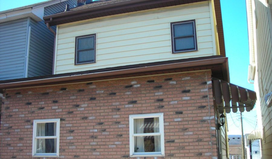 808 1st Ave, Altoona, PA 16602 - 3 Beds, 2 Bath
