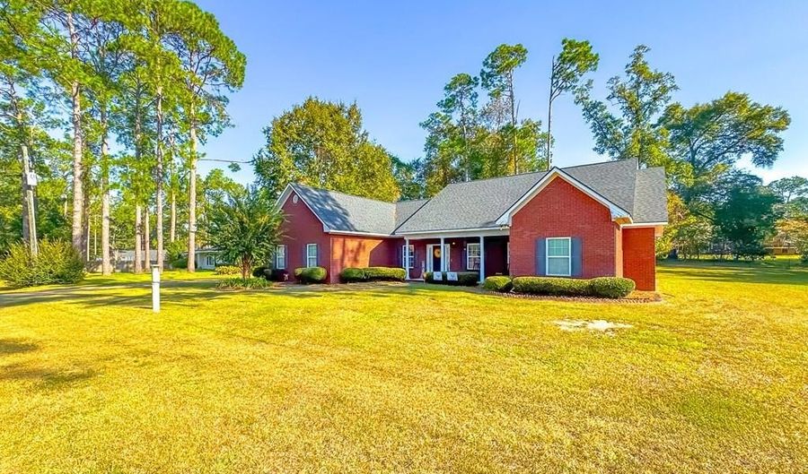 1907 Gragg St, Bainbridge, GA 39819 - 4 Beds, 3 Bath