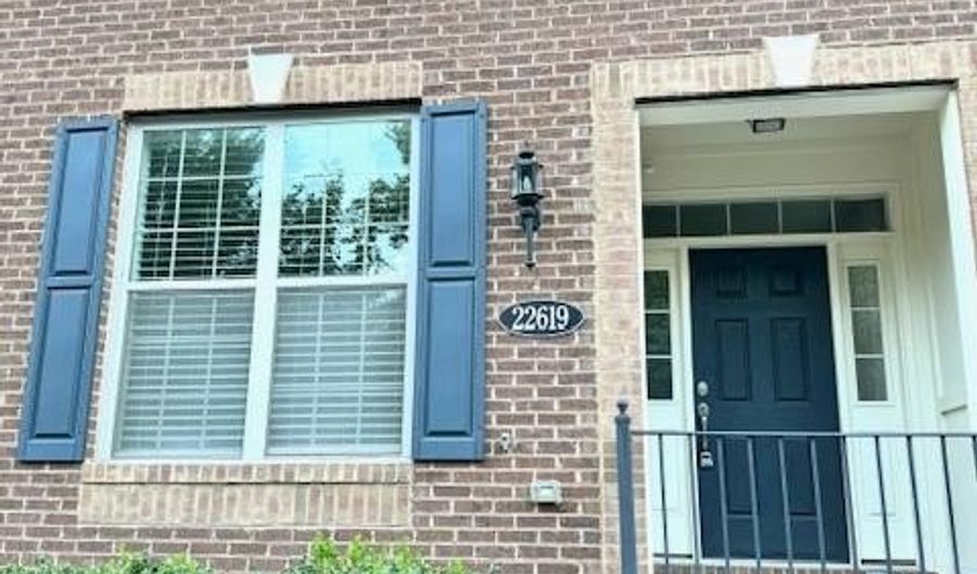 22619 NORWALK Sq, Ashburn, VA 20148 - 4 Beds, 3 Bath
