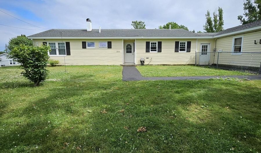 200 Davis Rd, Bangor, ME 04401 - 4 Beds, 2 Bath