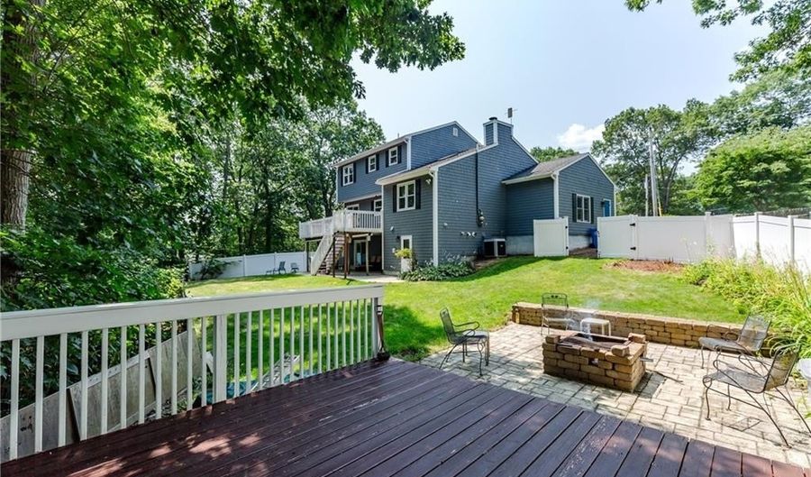 20 Birch View Ct, Cranston, RI 02921 - 3 Beds, 4 Bath