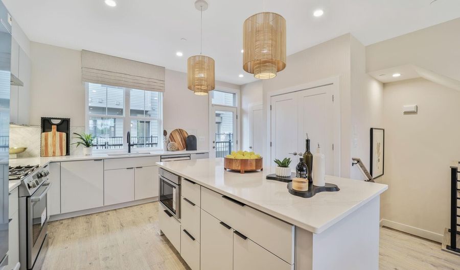 1211 NORTHSIDE PARK Blvd 39 CAMBRIDGE, Potomac, MD 20854 - 4 Beds, 5 Bath