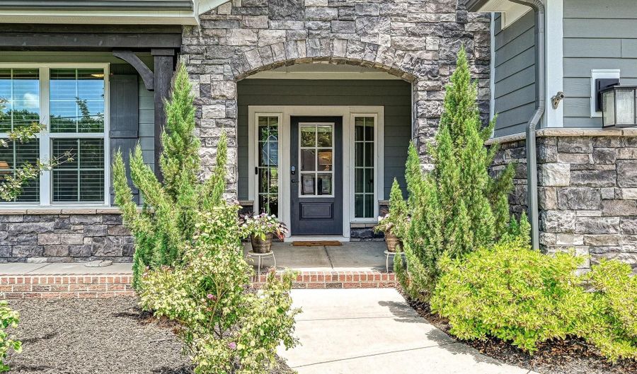 7009 Providence Ln W, Charlotte, NC 28226 - 4 Beds, 5 Bath