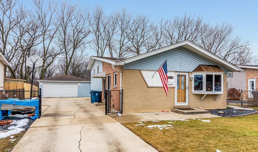 11680 S JOALYCE Dr, Alsip, IL 60803 - 3 Beds, 2 Bath