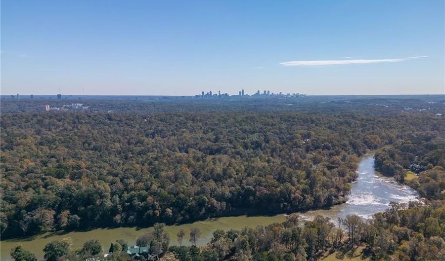 31 Pointe Ter SE, Atlanta, GA 30339 - 4 Beds, 2 Bath