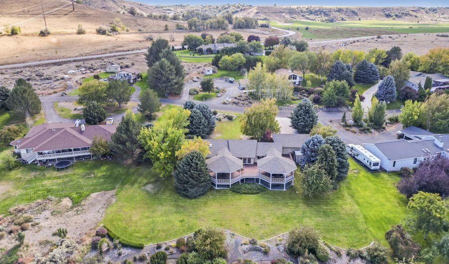 132 Country Club Dr, Buhl, ID 83316 - 4 Beds, 3 Bath