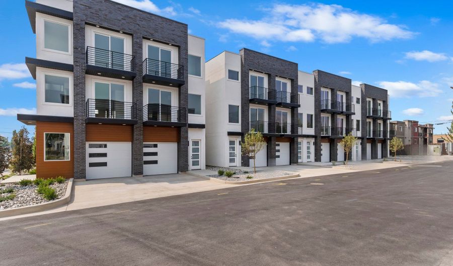 32 W 400 S, Bountiful, UT 84010 - 2 Beds, 2 Bath