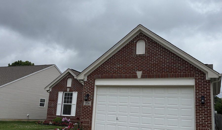 206 Meridian Gardens Ln, Indianapolis, IN 46217 - 3 Beds, 2 Bath