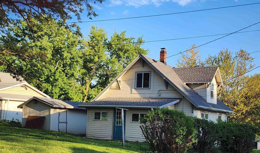 206 E 9th St, Atlantic, IA 50022 - 3 Beds, 2 Bath