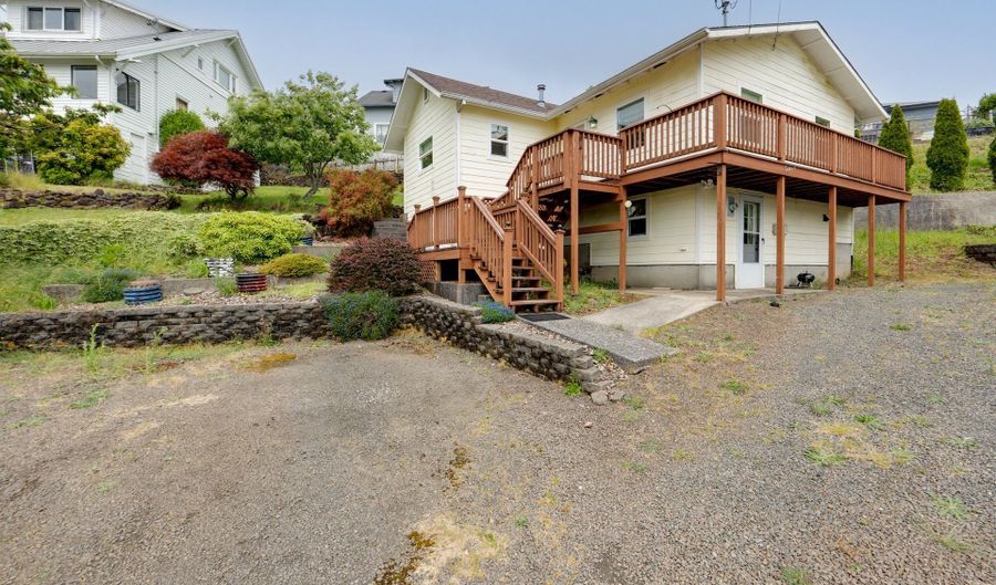 97 DRESDEN St, Astoria, OR 97103 - 2 Beds, 2 Bath