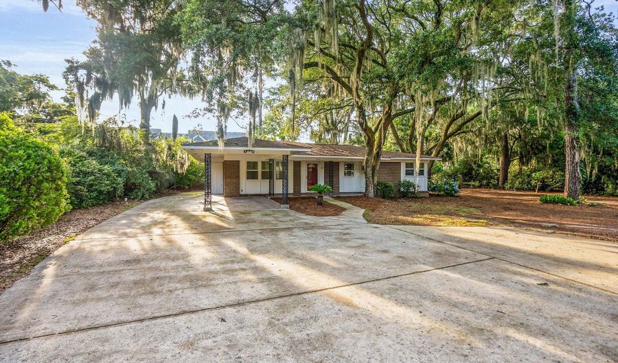 1711 Narcissus Ln, Beaufort, SC 29902 - 4 Beds, 2 Bath