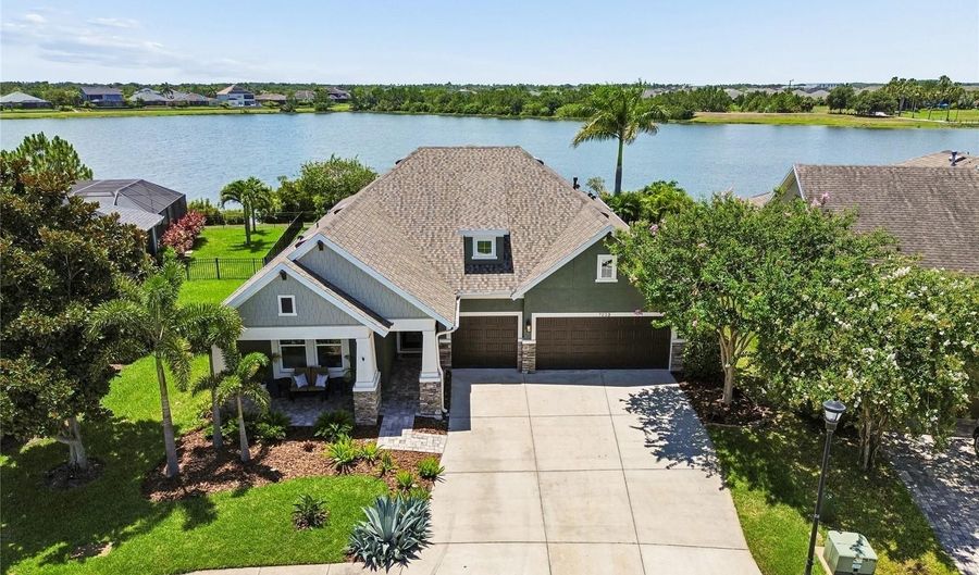 7223 HOURGLASS Dr, Apollo Beach, FL 33572 - 4 Beds, 3 Bath