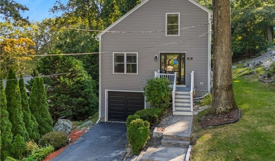 24 Smith St, Lincoln, RI 02865 - 3 Beds, 2 Bath