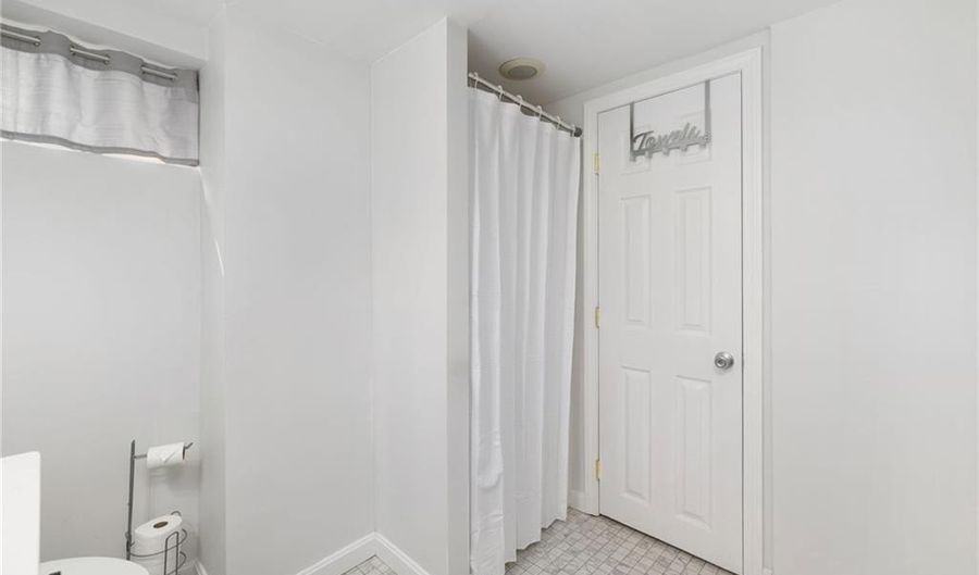 103 BIRCHWOOD Dr, North Kingstown, RI 02852 - 3 Beds, 3 Bath