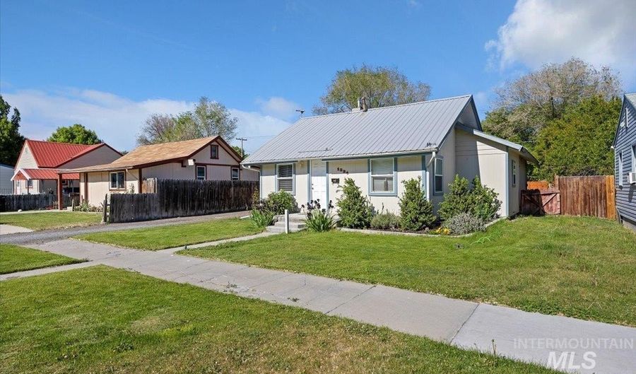 1334 Oriental, Burley, ID 83318 - 2 Beds, 1 Bath
