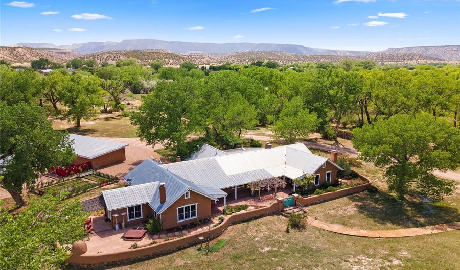 71 County Road 155, Abiquiu, NM 87510 - 4 Beds, 5 Bath