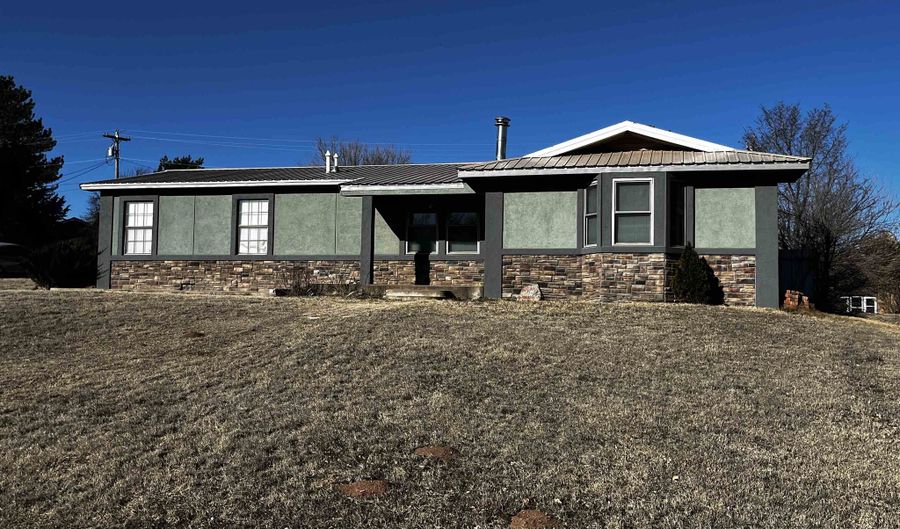 123 Avenue M, Beaver, OK 73932 - 5 Beds, 2 Bath
