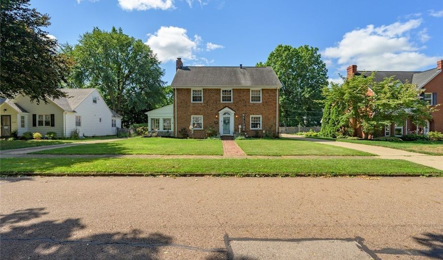 228 Kenwick Dr, Akron, OH 44313 - 4 Beds, 3 Bath