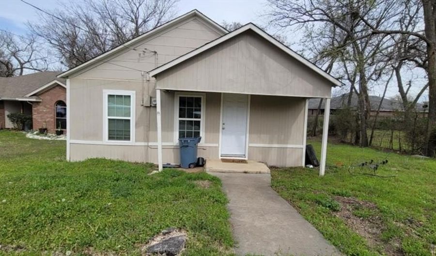 1008 Van Winkle St, Weatherford, TX 76086 - 2 Beds, 1 Bath
