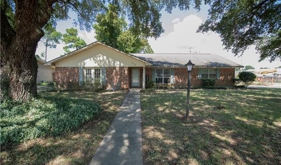 1535 MOHON St, Alexandria, LA 71301 - 3 Beds, 3 Bath