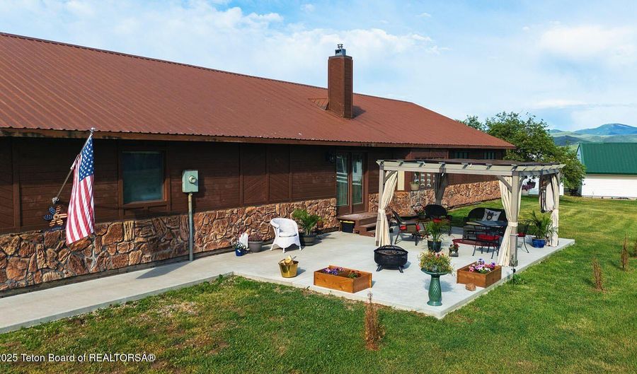630 LINCOLN St, Afton, WY 83110 - 3 Beds, 3 Bath