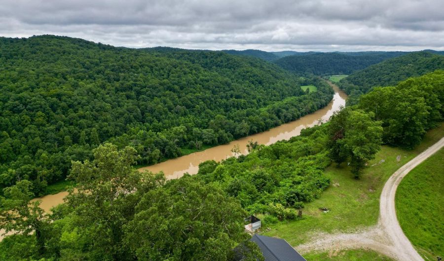 301 T Estes Rd, Beattyville, KY 41311 - 4 Beds, 2 Bath