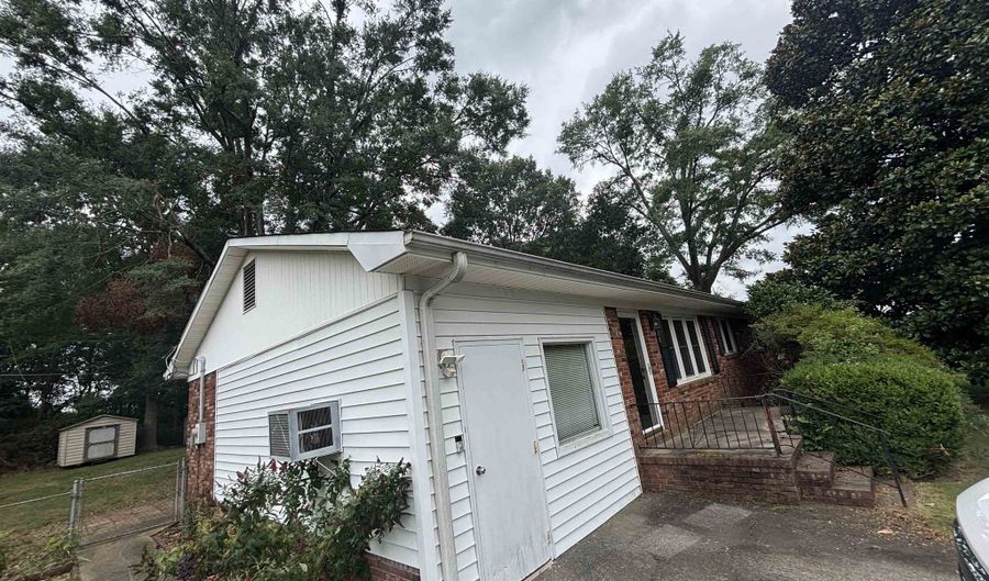 108 McDowell Dr, Boiling Springs, SC 29316 - 3 Beds, 2 Bath