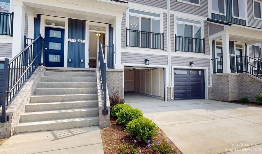 2741 Bristol Ridge Dr, Ann Arbor, MI 48105 - 4 Beds, 5 Bath