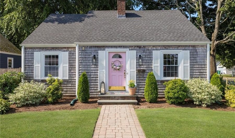 154 Chapmans Ave, Warwick, RI 02886 - 3 Beds, 2 Bath