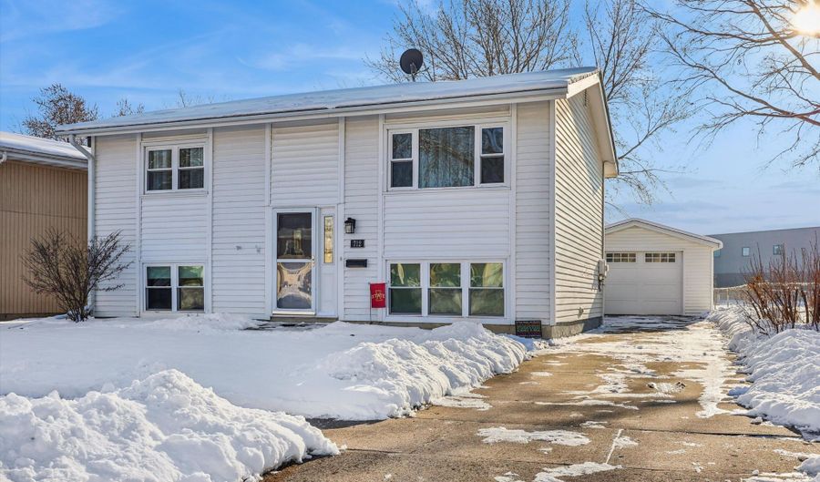 712 Garnet Dr, Ames, IA 50010 - 4 Beds, 2 Bath