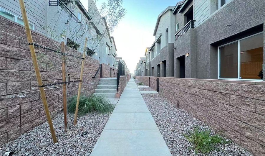 1549 Maria Crossing Ave, Henderson, NV 89002 - 2 Beds, 3 Bath