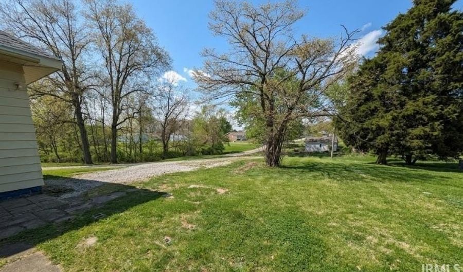 322 W 8th St, Bicknell, IN 47512 - 2 Beds, 1 Bath