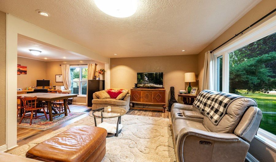 937 N Carrington Ave, Buffalo, WY 82834 - 2 Beds, 1 Bath